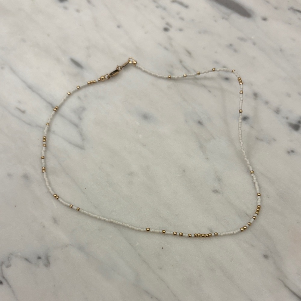 Elegant Gold and White e newton necklace
